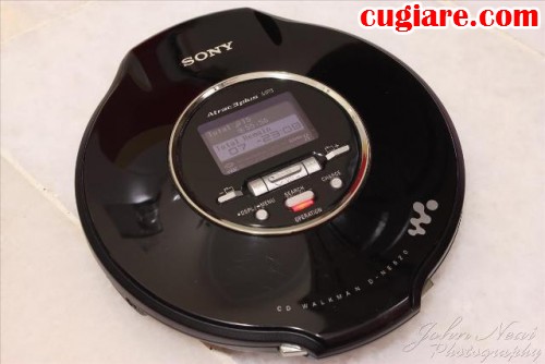 Màn hình hiển thị của máy nghe đĩa CD (Nguồn: https://www.lelong.com.my/)